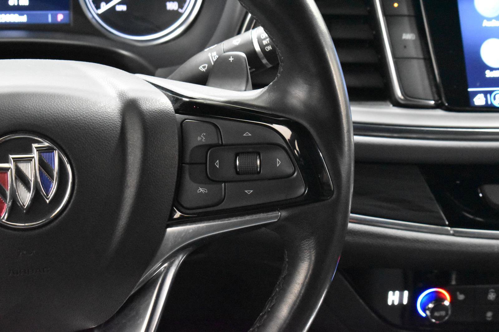 Used 2023 Buick Enclave Essence image 21