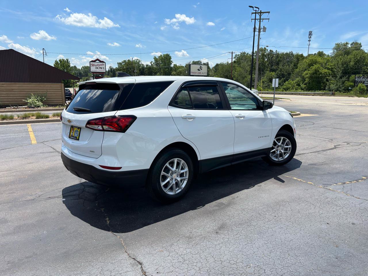 Used 2023 Chevrolet Equinox LS w/ LS Convenience Package AWD/4WD image 9