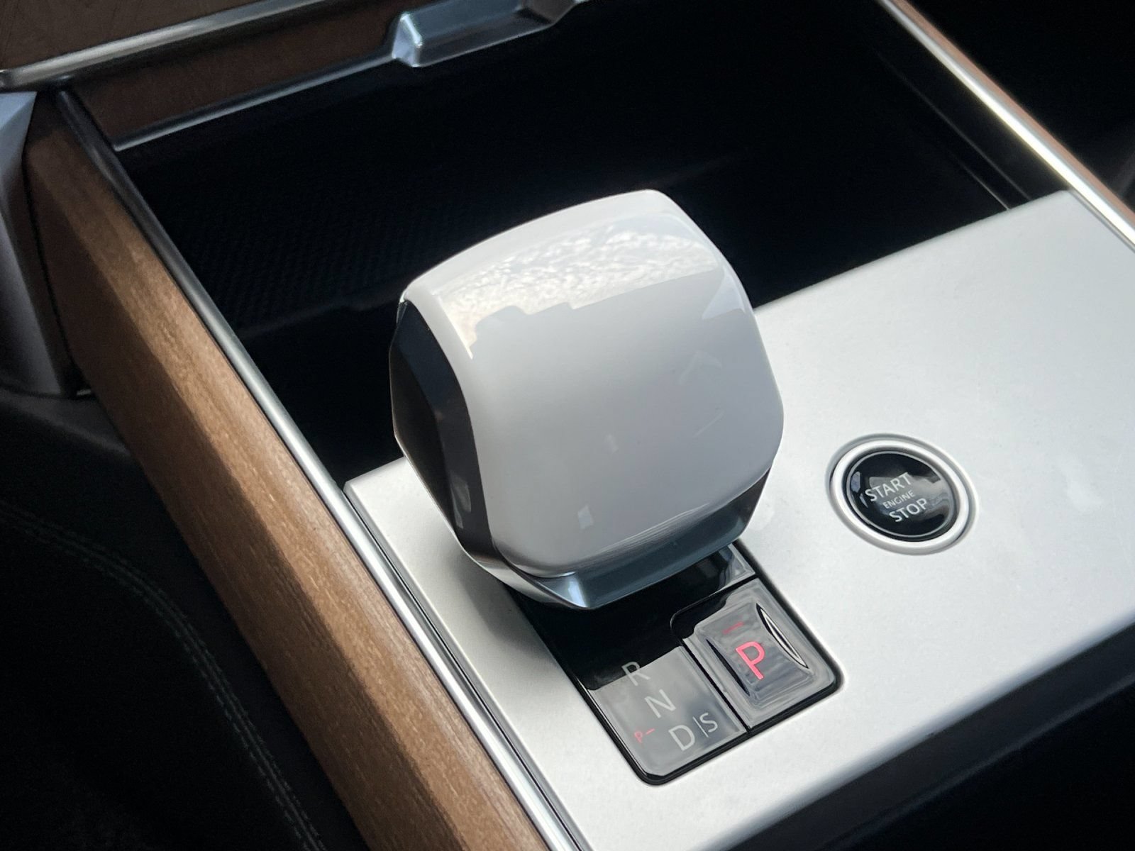 New 2026 Land Rover Range Rover SV AWD/4WD image 22