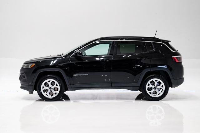 Certified 2025 Jeep Compass Latitude w/ Sun & Sound Group AWD/4WD image 32
