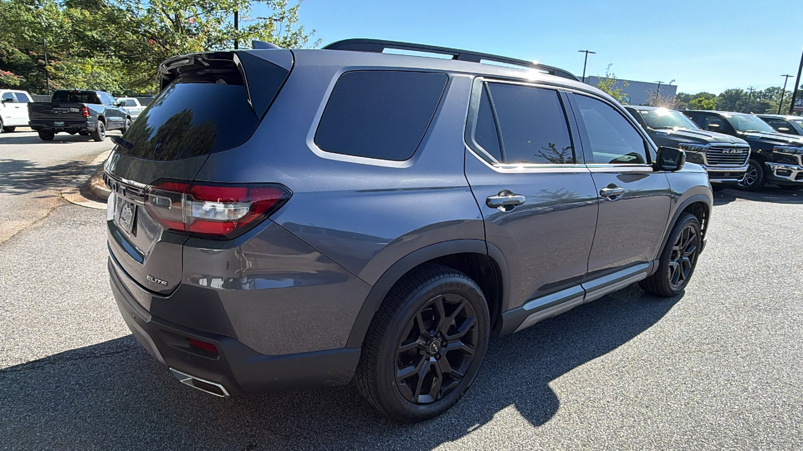 Used 2025 Honda Pilot Elite image 8