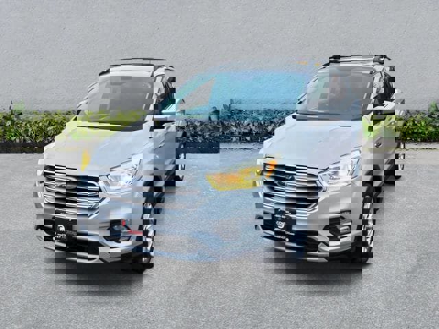 Used 2017 Ford Escape SE w/ Equipment Group 201A image 2