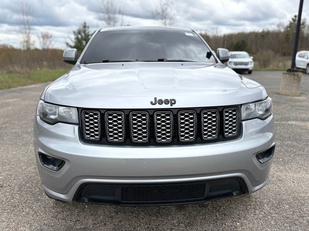 Used 2018 Jeep Grand Cherokee Altitude AWD/4WD image 9