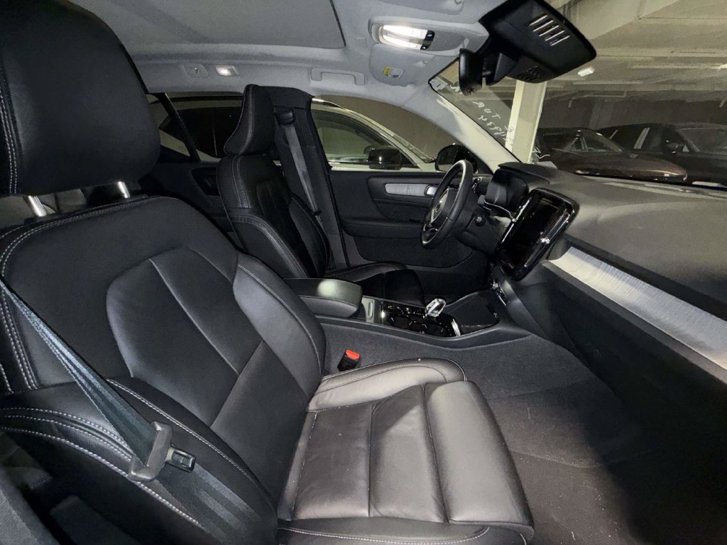 Used 2024 Volvo XC40 B5 Plus w/ Climate Package AWD/4WD image 5