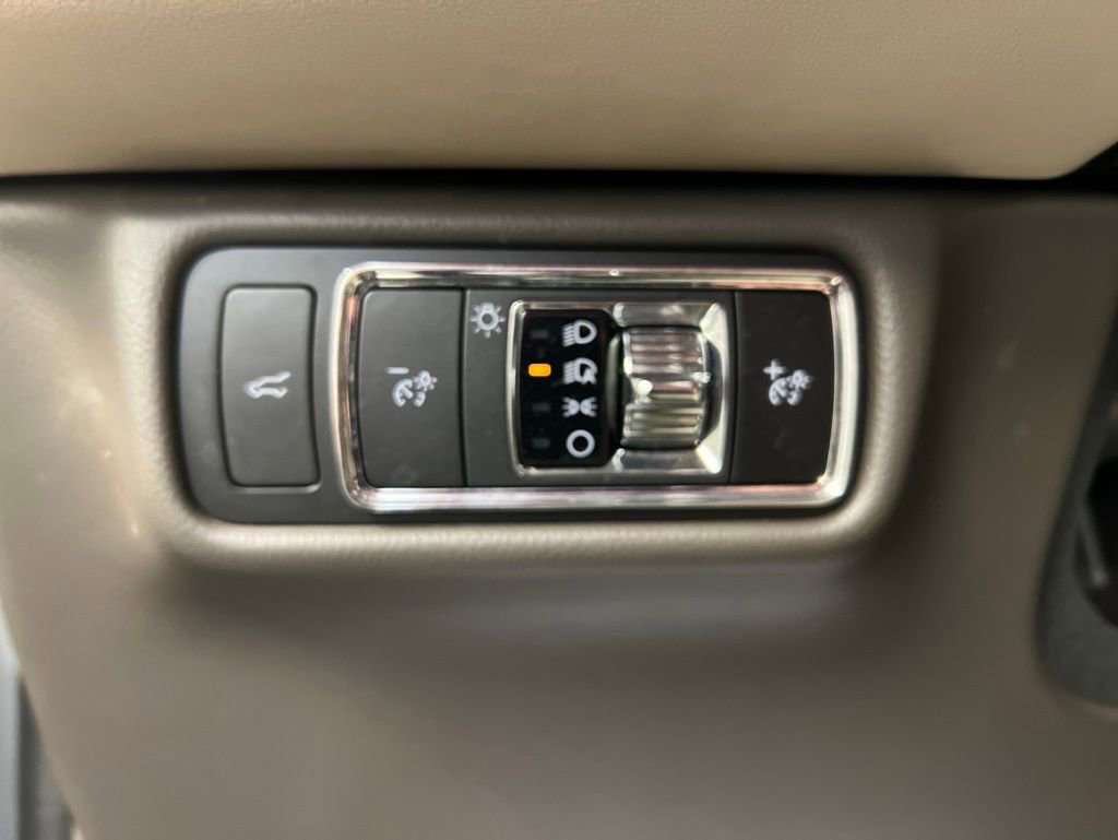 Used 2023 Lincoln Aviator AWD w/ Premium Package image 25