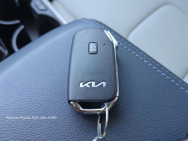 Used 2025 Kia Sportage EX image 30