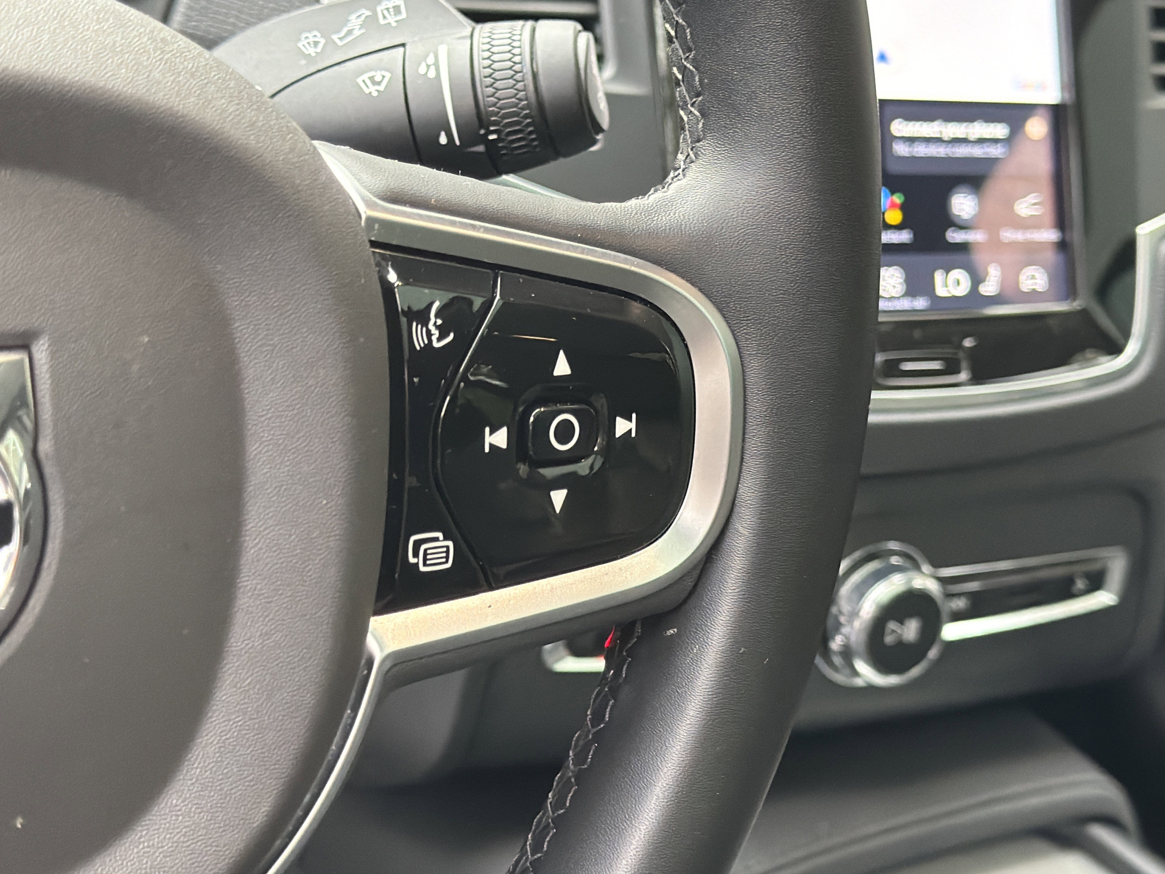 Certified 2025 Volvo XC90 B5 Core image 20