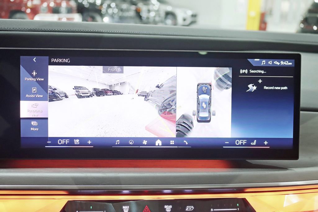 Used 2023 BMW i7 xDrive60 w/ Executive Package 2 image 21