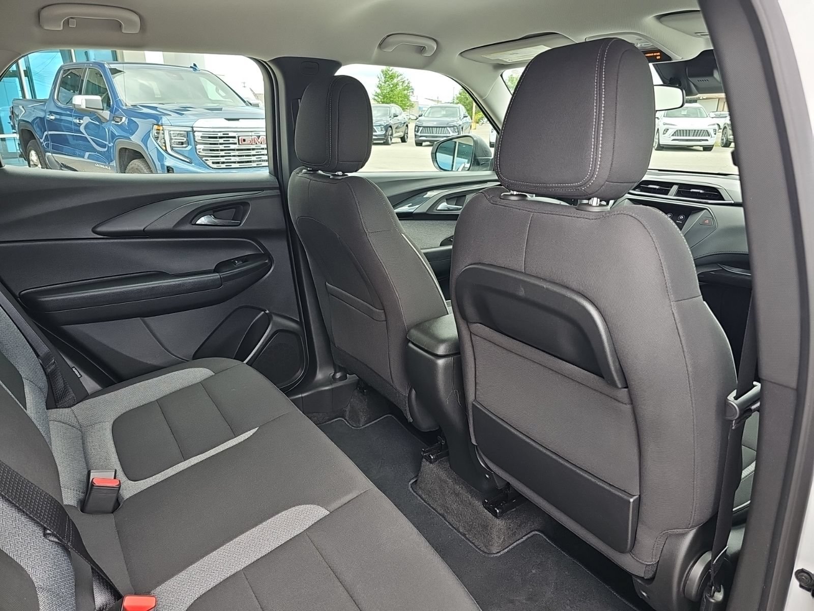 Used 2023 Chevrolet TrailBlazer LS FWD image 28