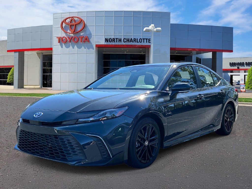 Used 2025 Toyota Camry SE FWD image 4