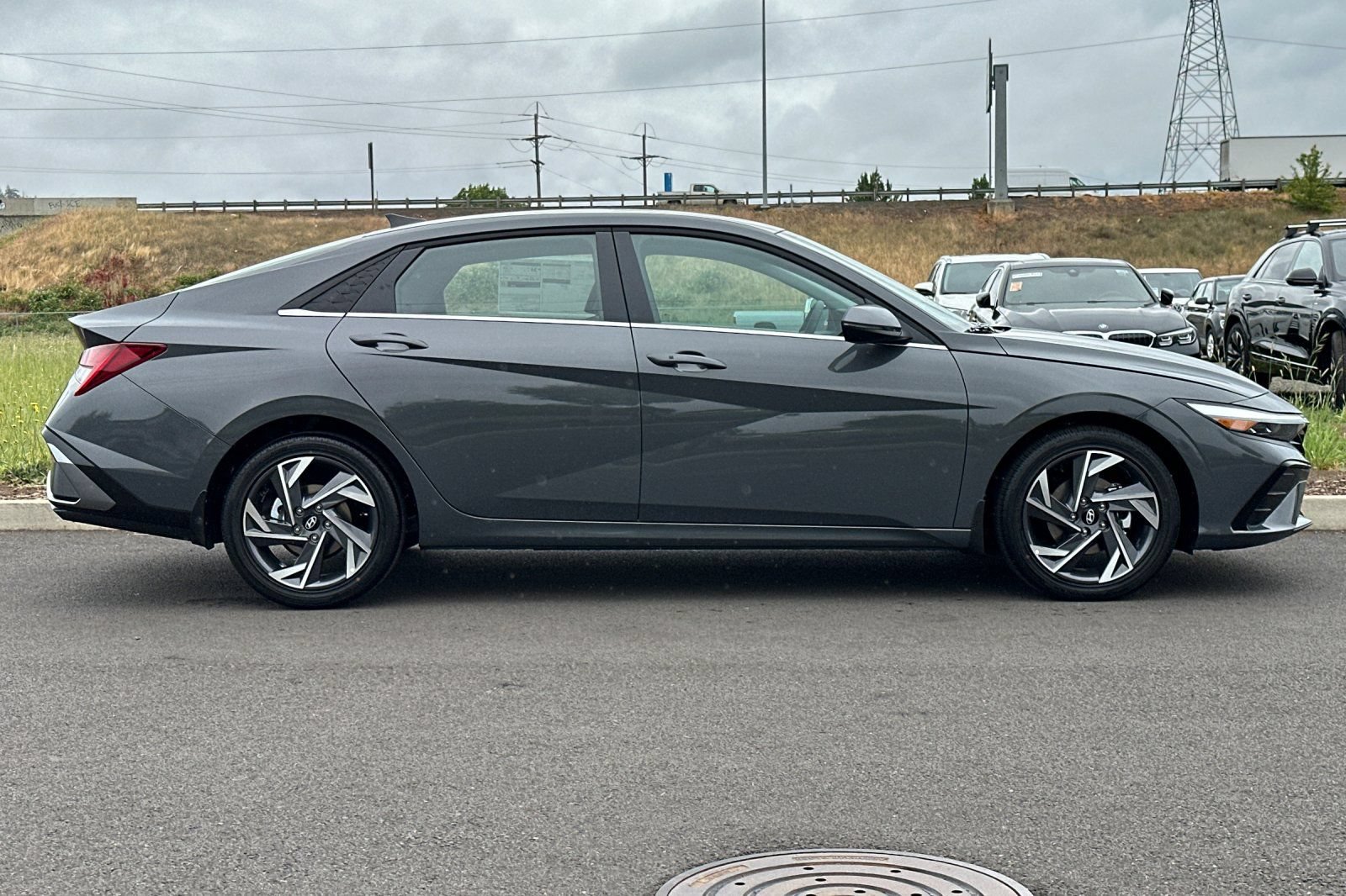 New 2026 Hyundai Elantra Limited FWD image 2