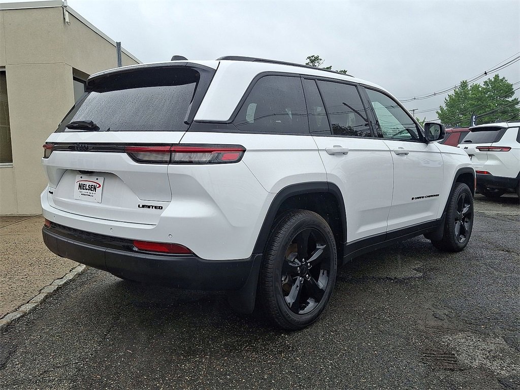 Certified 2025 Jeep Grand Cherokee Limited w/ Black Appearance Package image 25