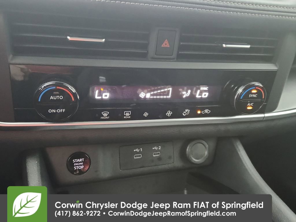 Used 2025 Nissan Rogue SV image 26