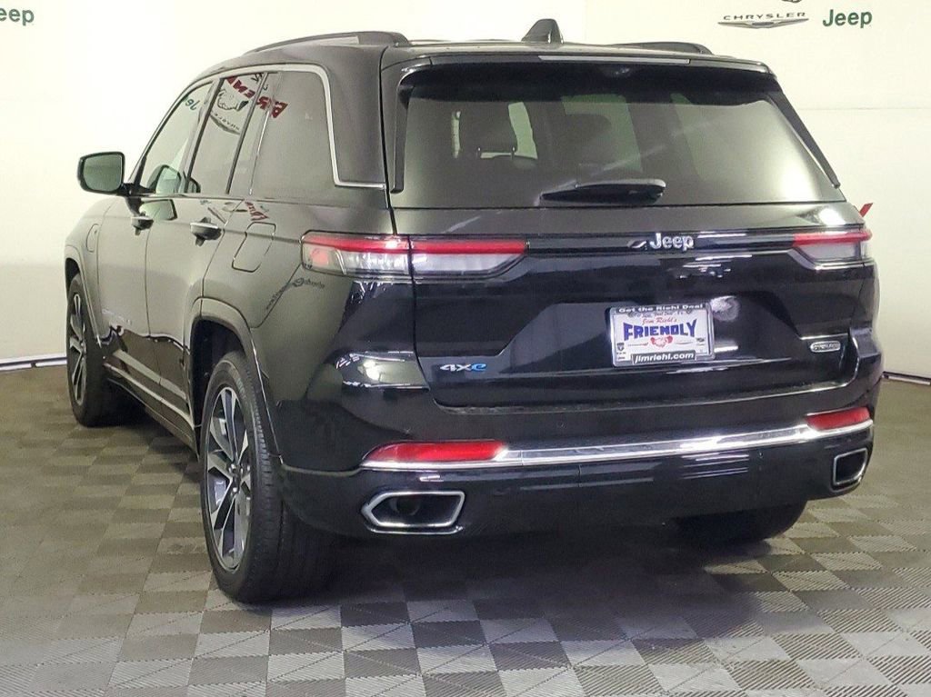 Used 2022 Jeep Grand Cherokee Overland w/ Luxury Tech Group IV AWD/4WD image 4
