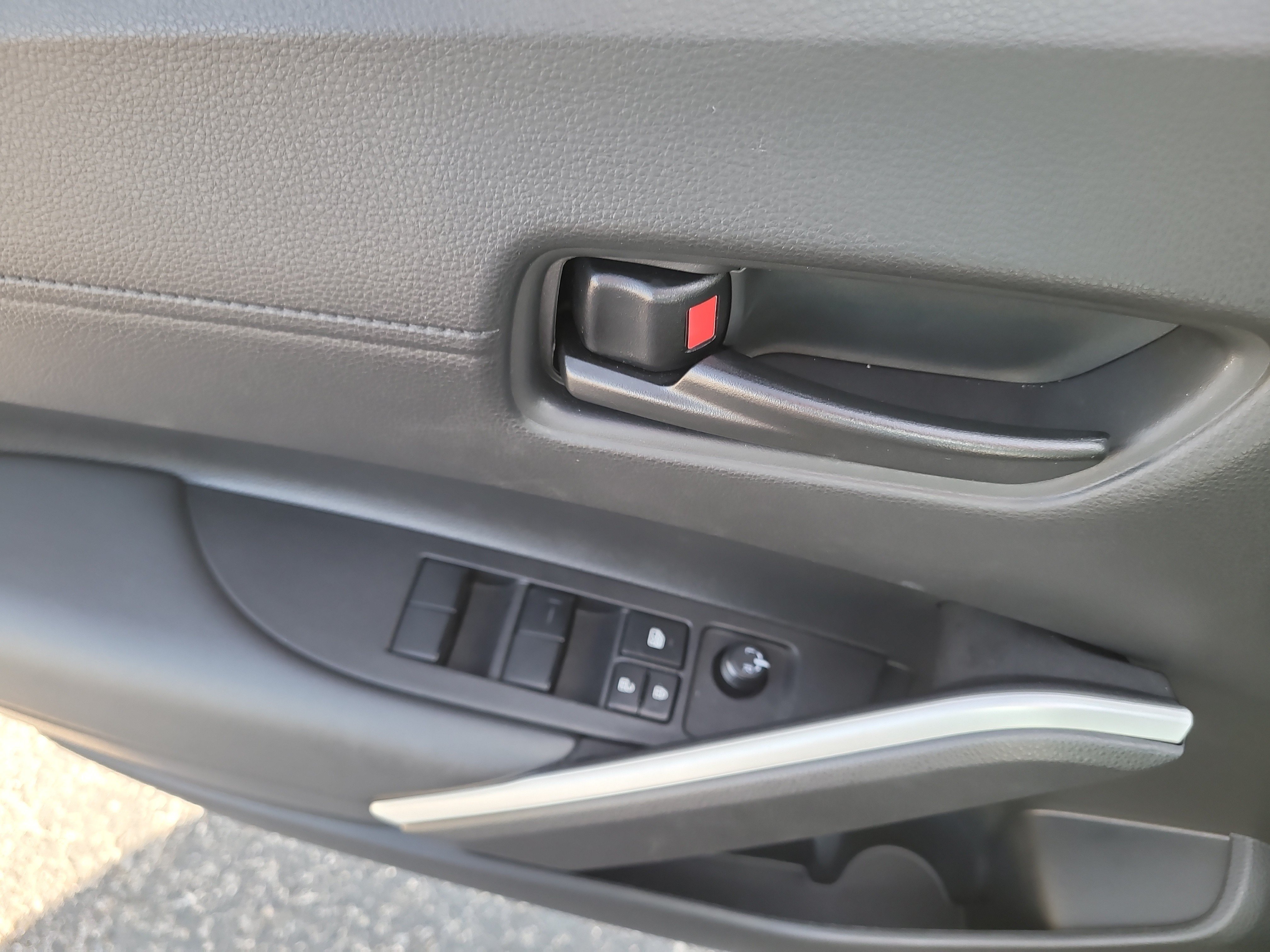 Certified 2025 Toyota Corolla Cross LE FWD image 18