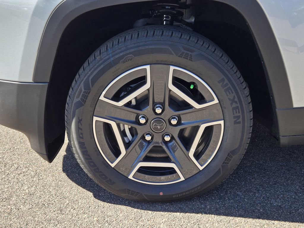 New 2026 Jeep Cherokee Laredo image 7