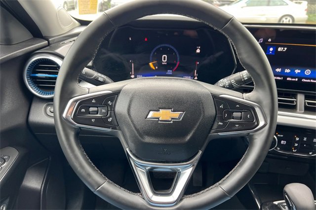 Used 2025 Chevrolet Trax LT w/ LT Convenience Package image 28