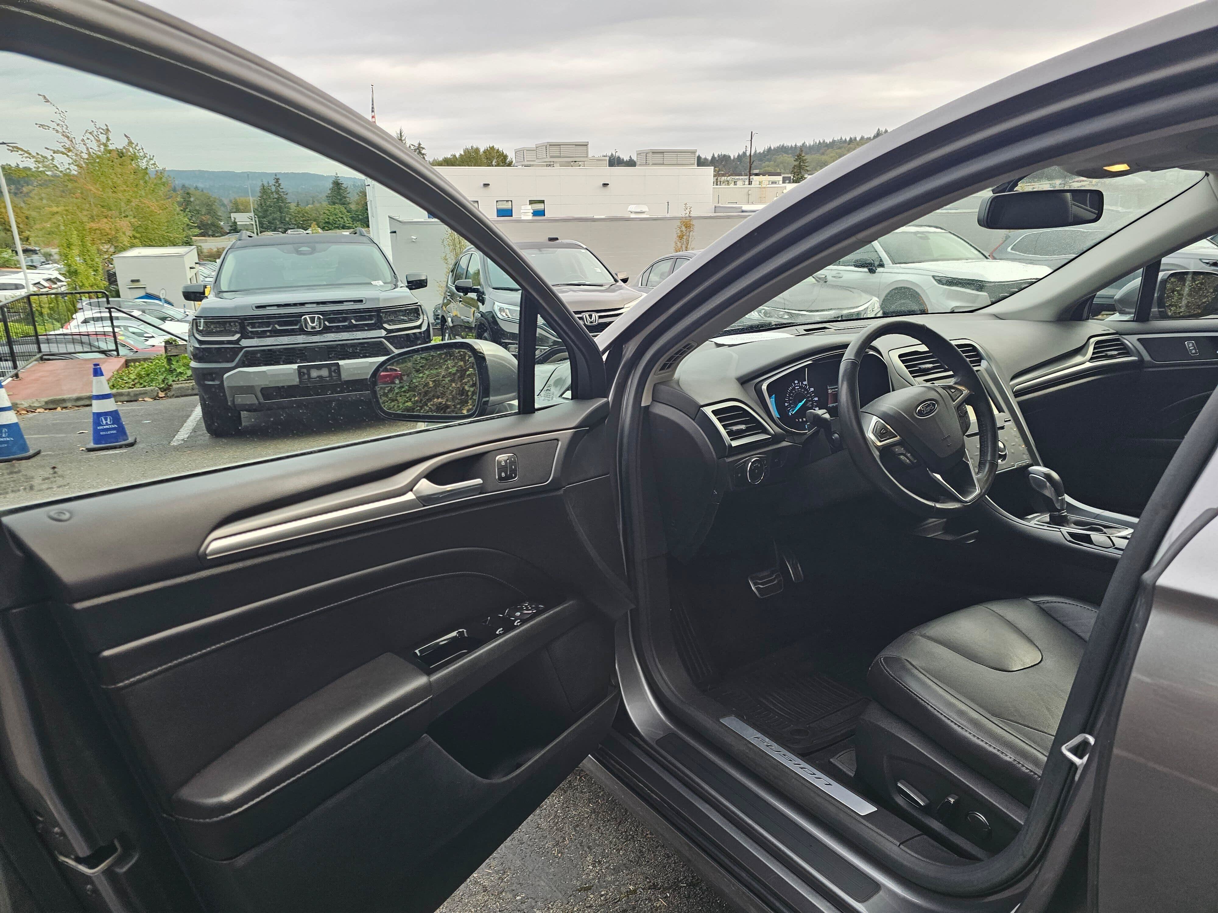 Used 2014 Ford Fusion Titanium FWD image 23
