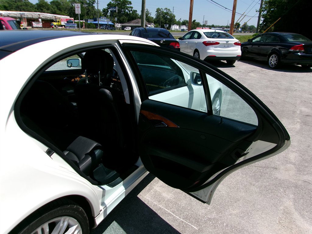 Used 2008 Mercedes-Benz E 350 4MATIC Sedan image 17