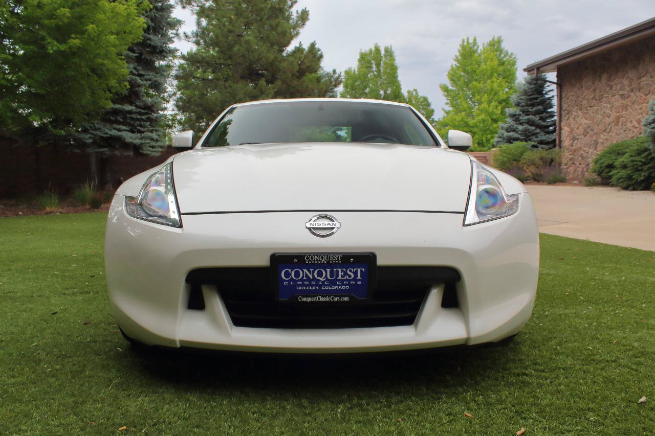 Used 2009 Nissan 370Z Touring RWD image 12