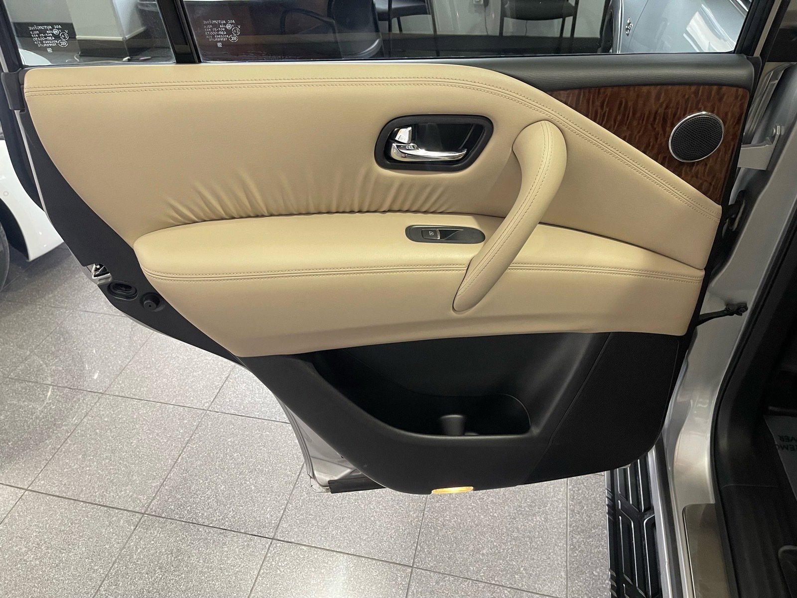 Used 2017 Nissan Armada Platinum w/ Captain Seat Package RWD image 33