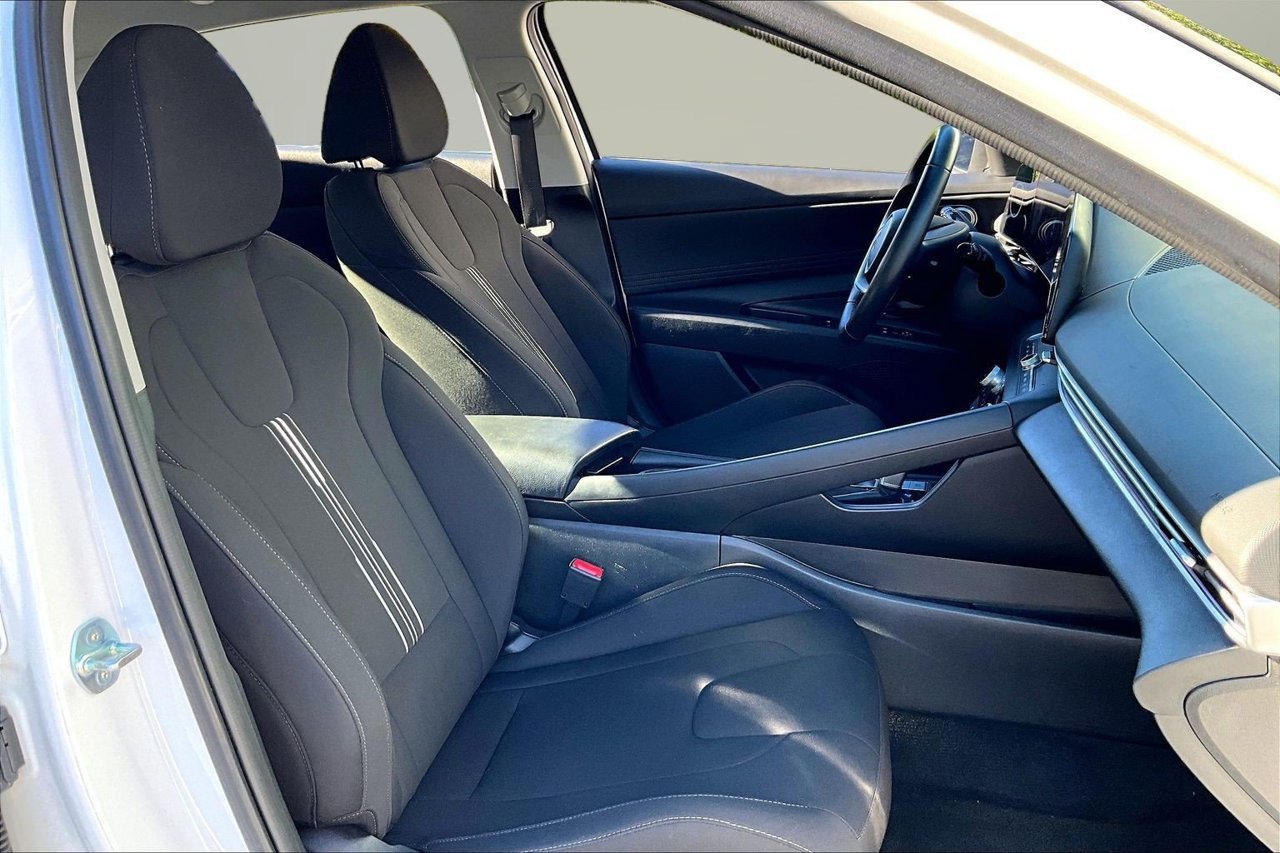 Used 2025 Hyundai Elantra SEL FWD image 23