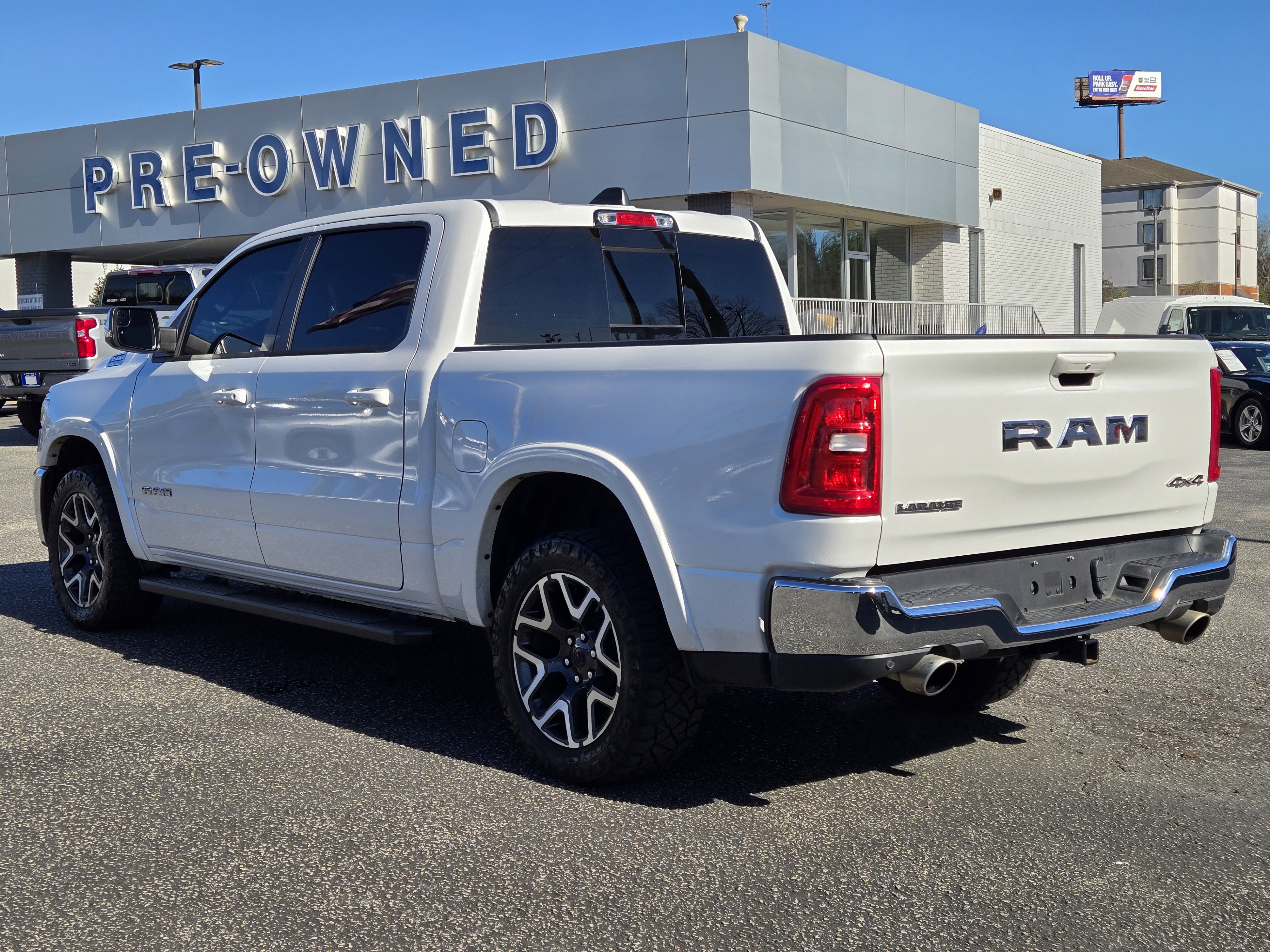 Used 2025 RAM 1500 Laramie image 9