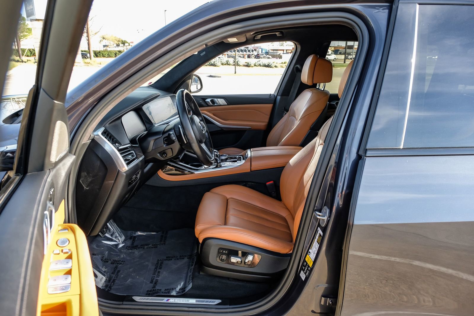 Used 2021 BMW X7 M50i w/ Executive Package image 4