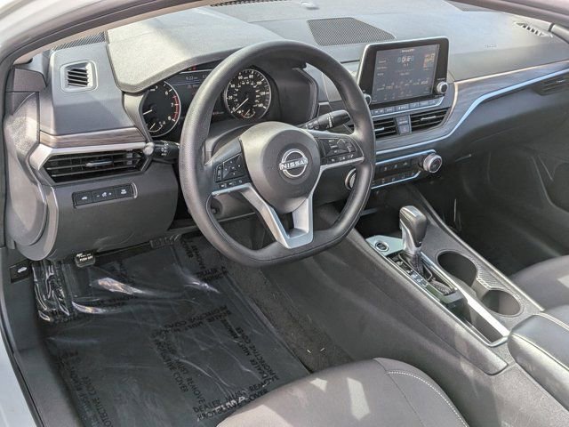 Used 2025 Nissan Altima 2.5 SV image 16