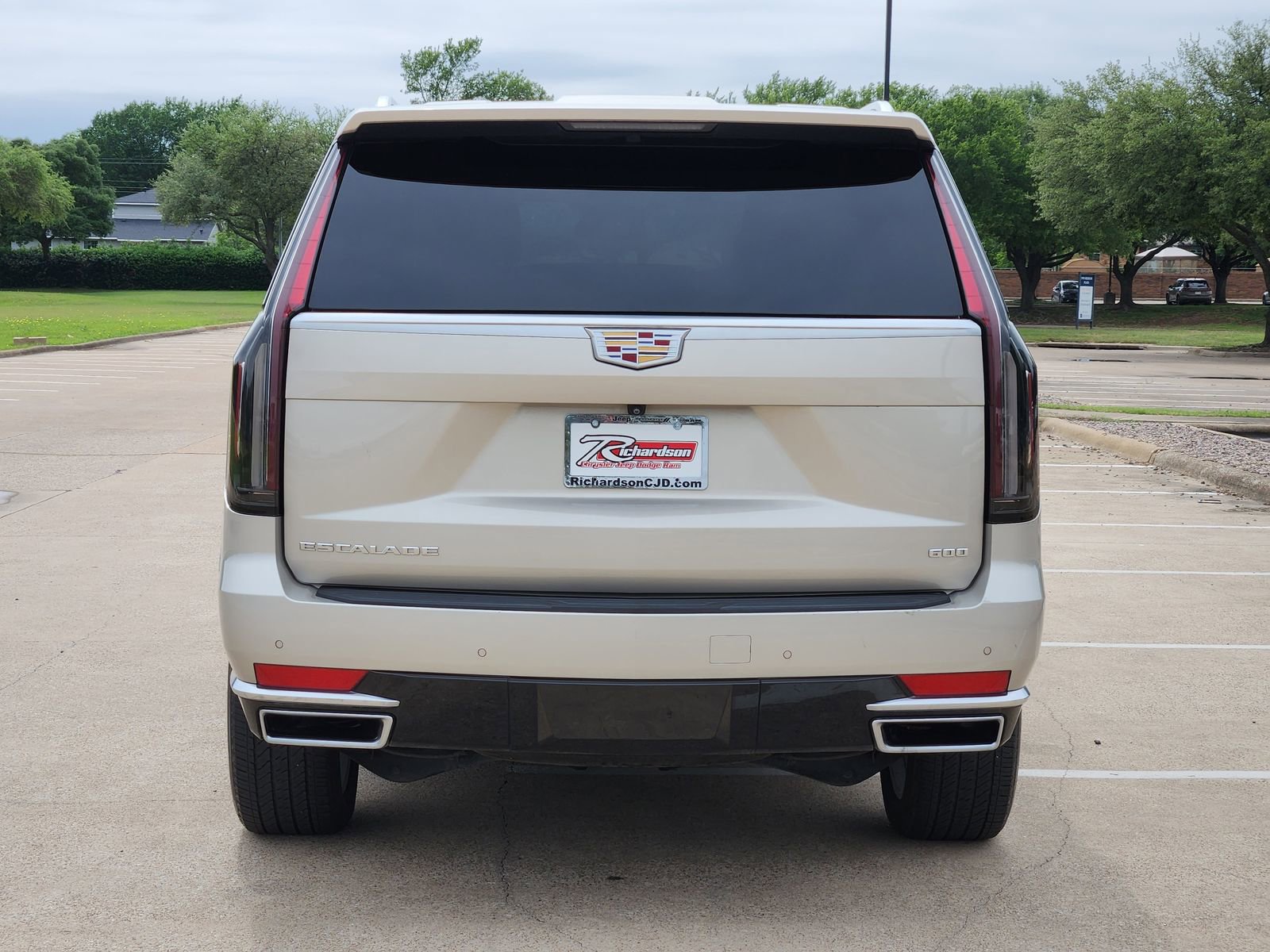 Used 2024 Cadillac Escalade Luxury w/ LPO, Floor Liner Package RWD image 5