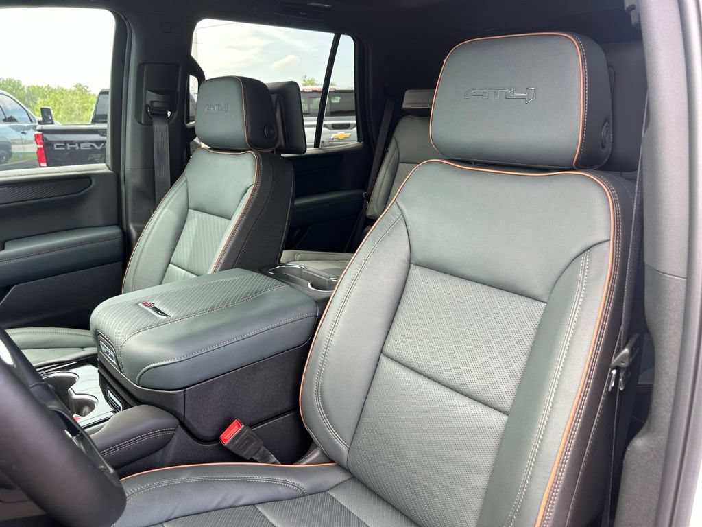 Used 2025 GMC Yukon AT4 w/ AT4 Premium Plus Package AWD/4WD image 21