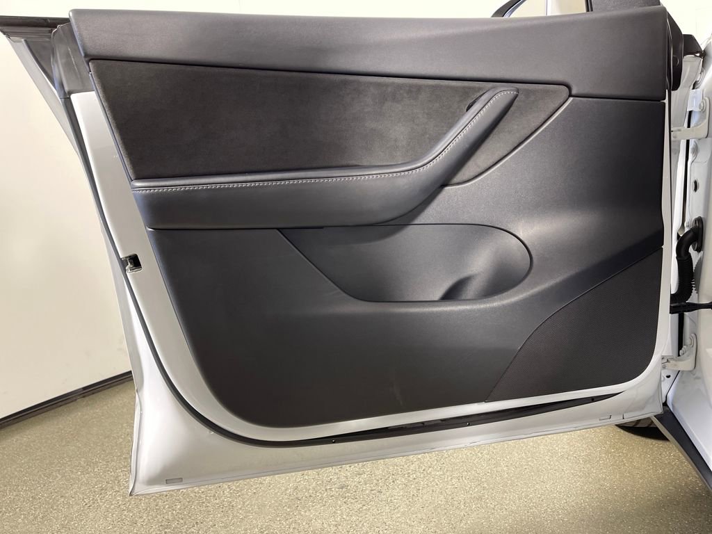 Used 2021 Tesla Model Y Long Range image 19