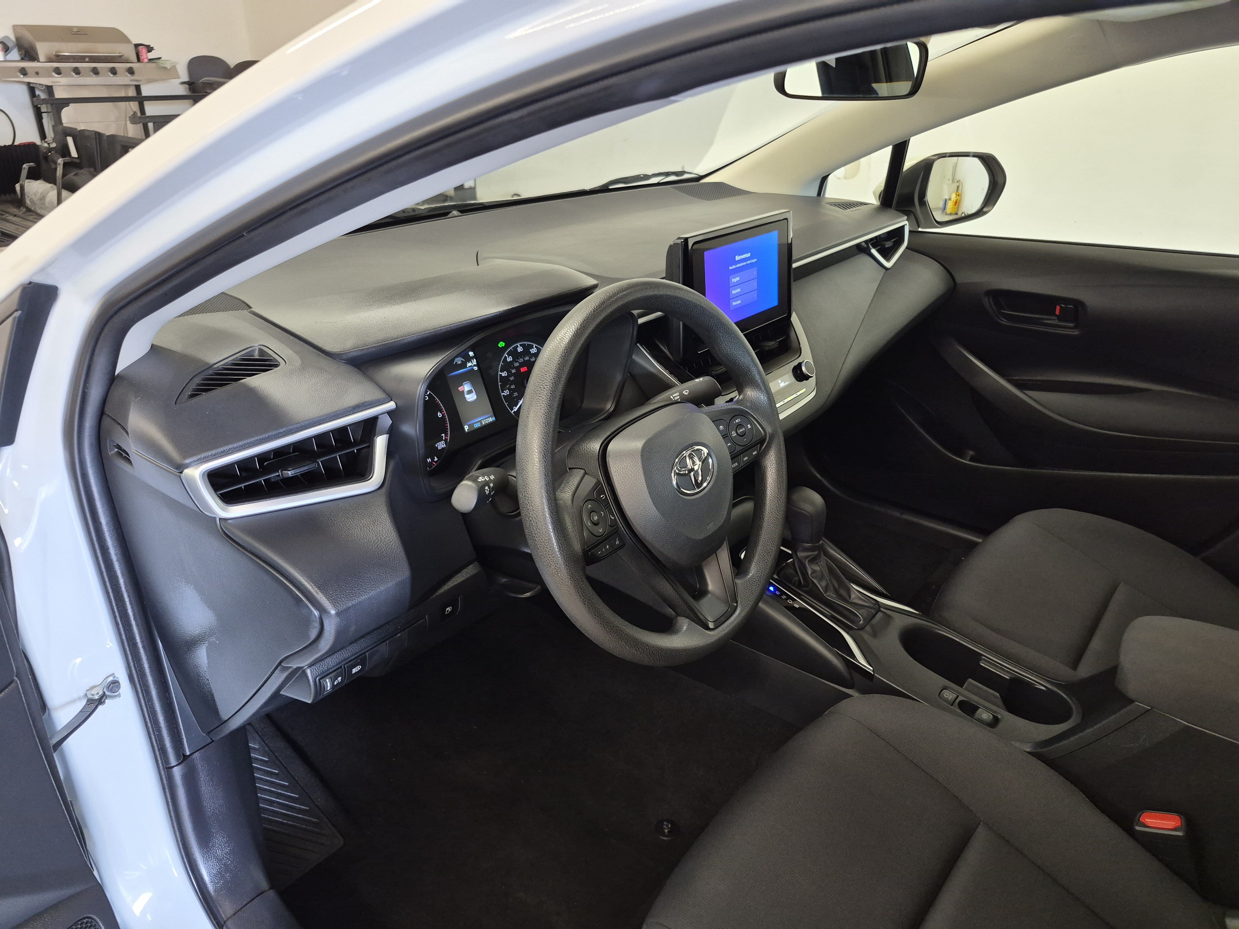 Used 2025 Toyota Corolla LE FWD image 13