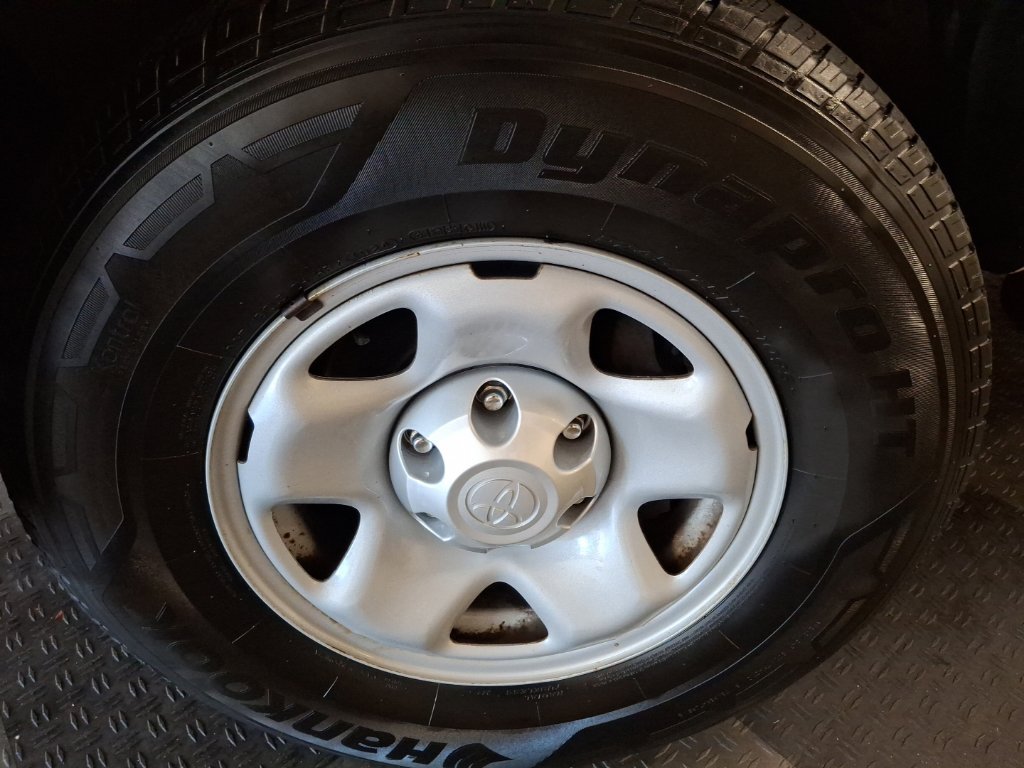 Used 2018 Toyota Tacoma SR AWD/4WD image 4