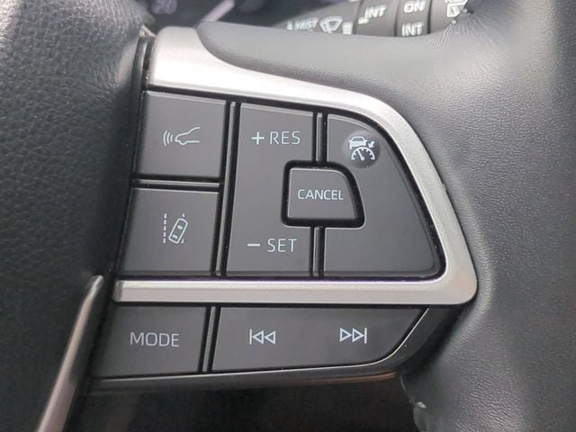 Used 2024 Toyota Highlander LE AWD/4WD image 24