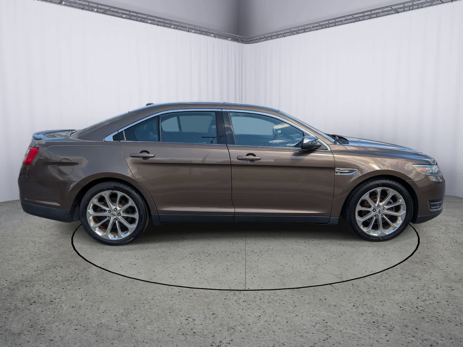 Used 2015 Ford Taurus Limited w/ Equipment Group 301A FWD image 2