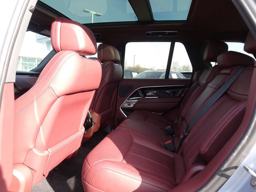 Used 2024 Land Rover Range Rover SE AWD/4WD image 17