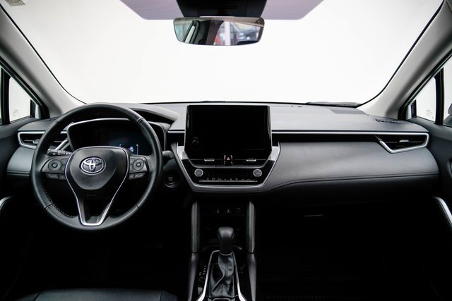 Certified 2025 Toyota Corolla Cross XLE image 18
