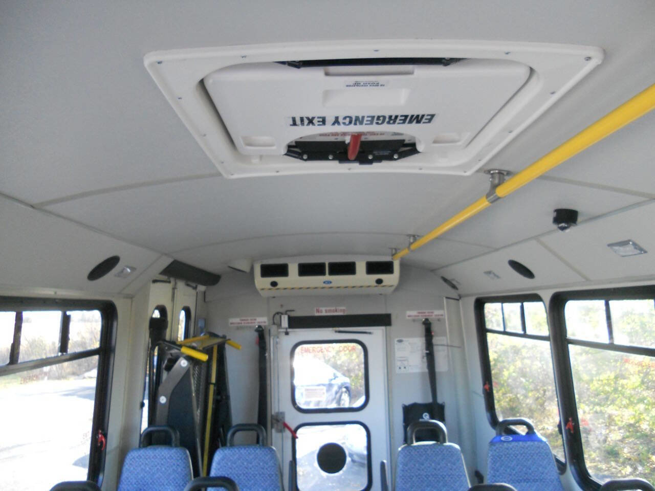 Used 2013 Ford E-450 and Econoline 450 Super Duty w/ Shuttle Bus Prep Pkg image 27