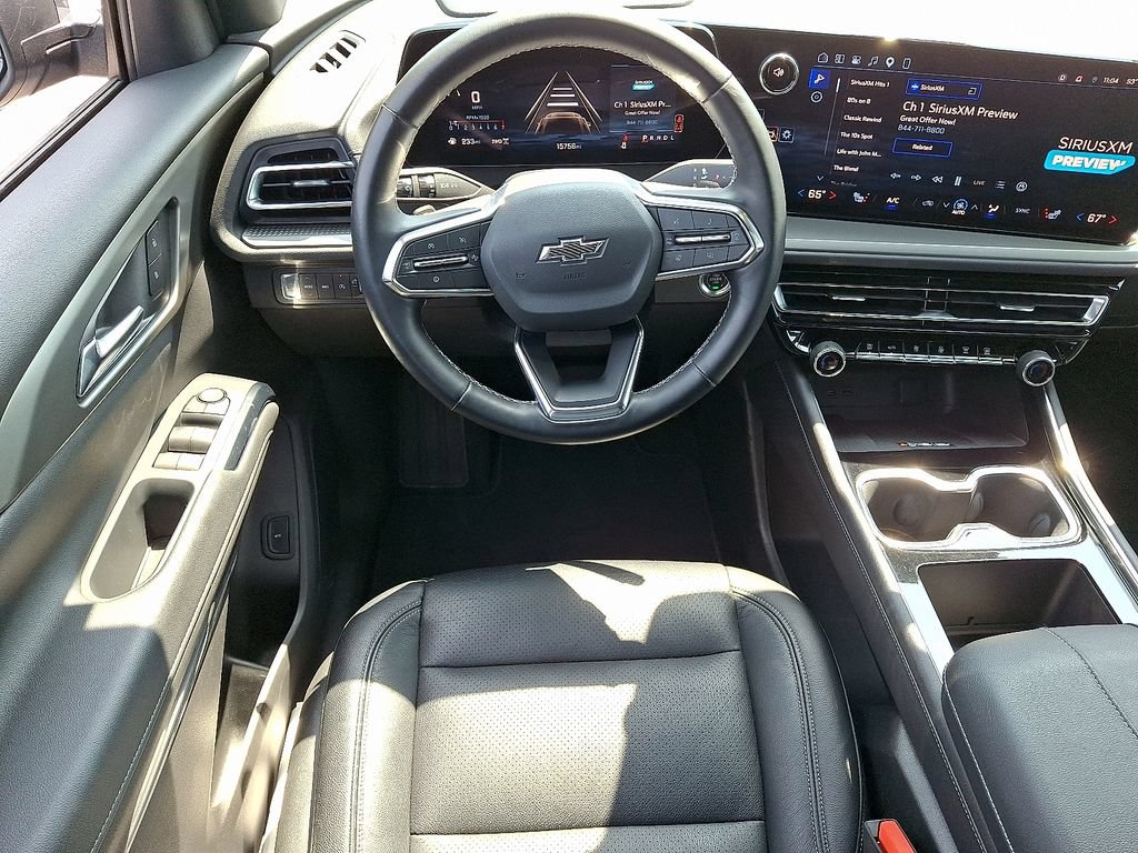 Used 2025 Chevrolet Traverse LT w/ Midnight/Sport Edition AWD/4WD image 13