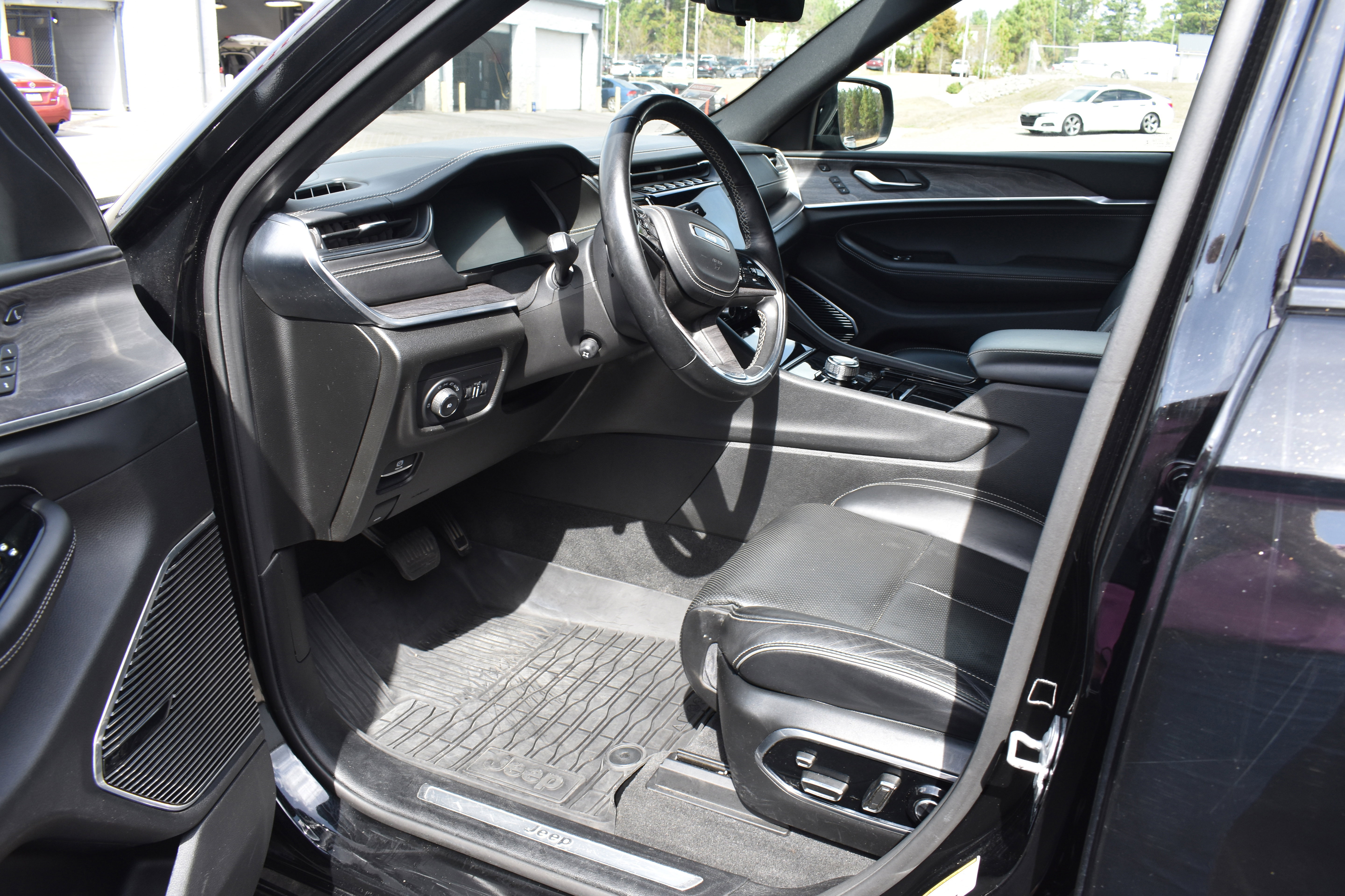 Used 2021 Jeep Grand Cherokee L Overland w/ Luxury Tech Group IV image 12