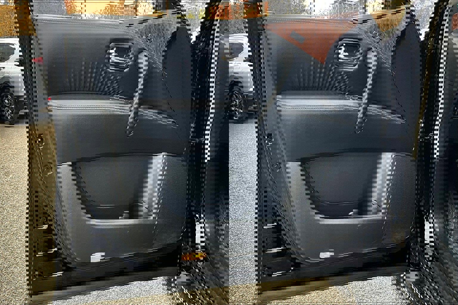 Used 2019 Nissan Armada Platinum image 18