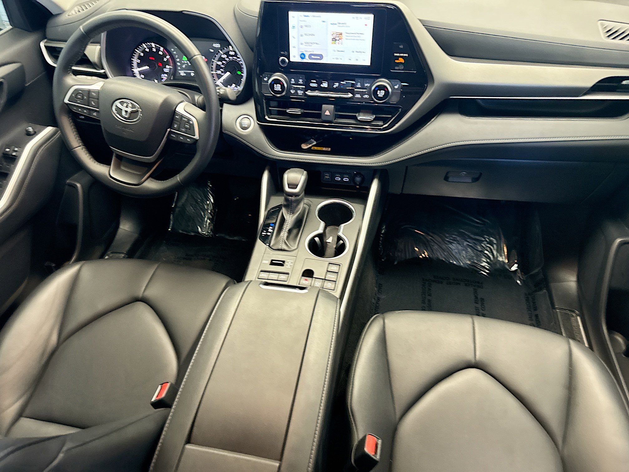 Used 2024 Toyota Highlander XLE image 13