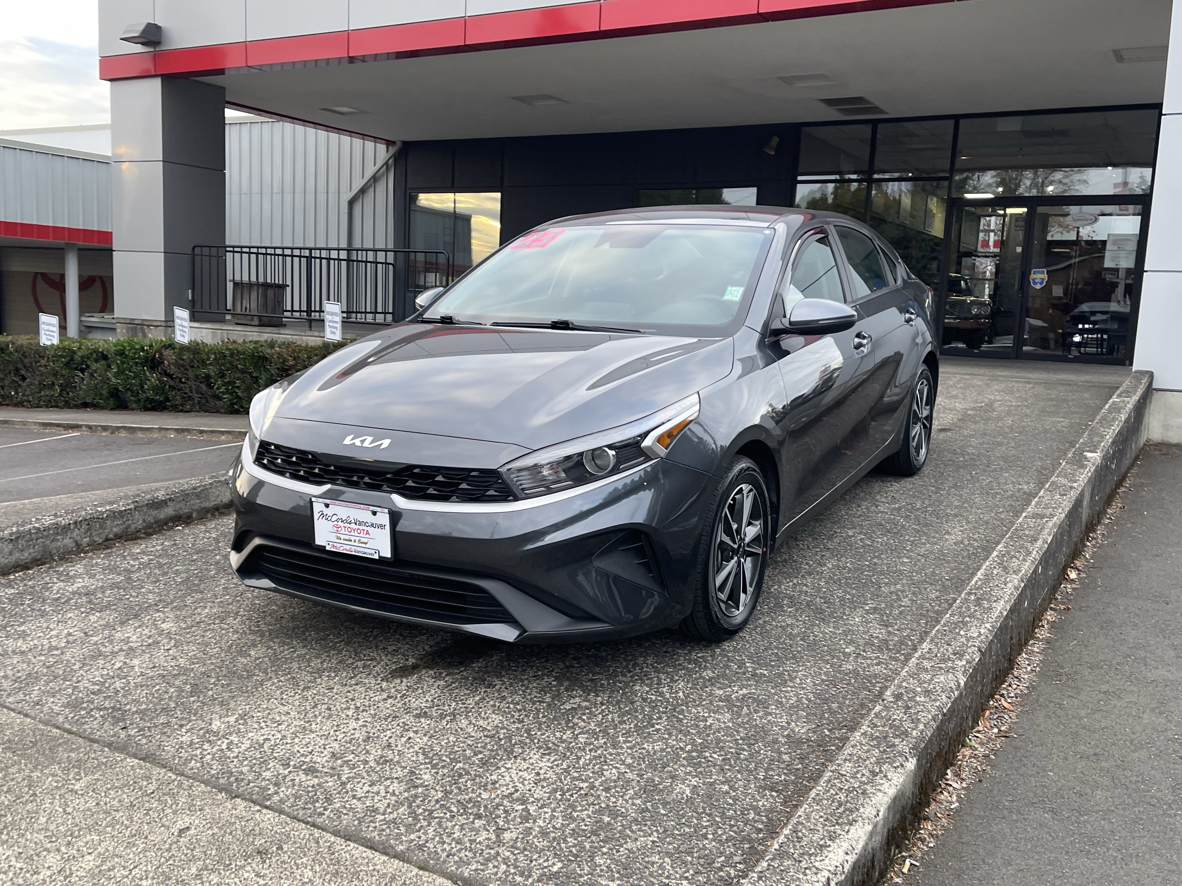 Used 2023 Kia Forte LXS w/ LXS Technology Package FWD image 3