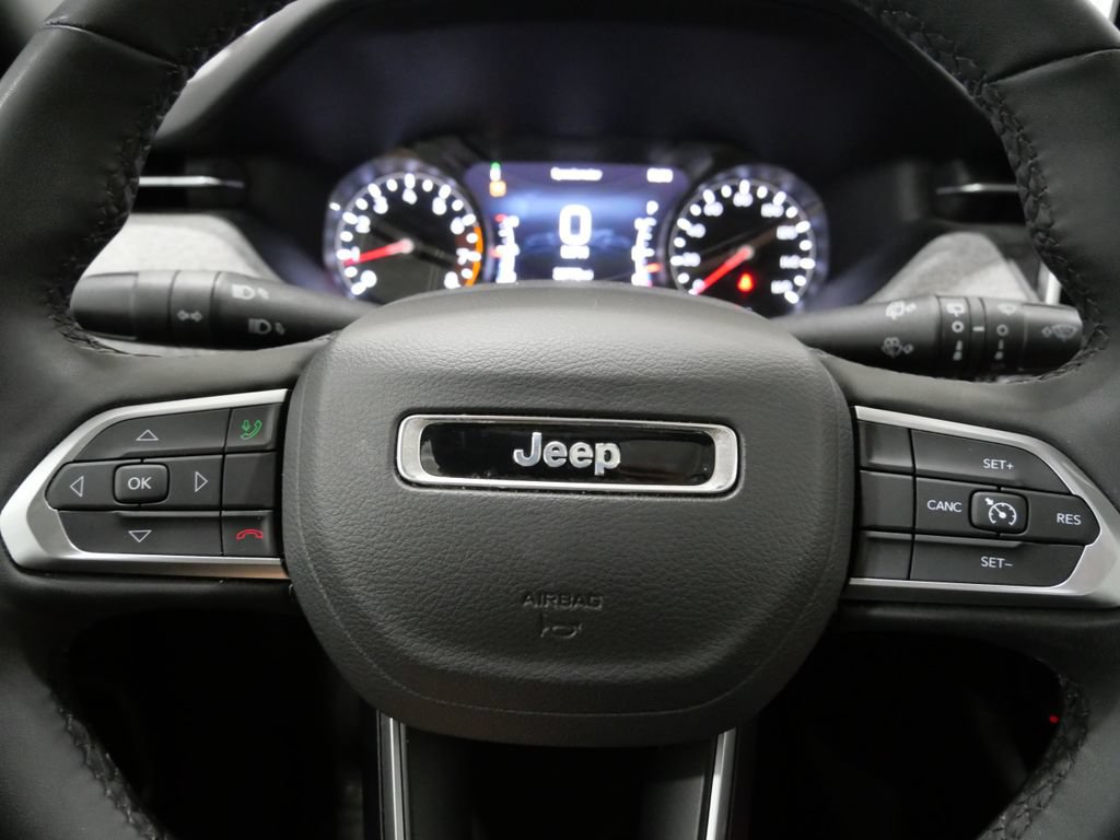 Used 2025 Jeep Compass Latitude w/ Sun & Sound Group AWD/4WD image 16