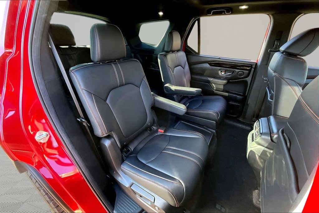 Used 2025 Honda Pilot TrailSport image 19