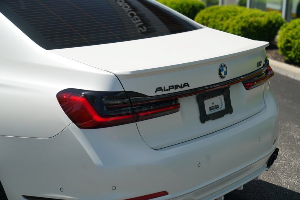 Used 2022 BMW ALPINA B7 xDrive w/ Luxury Rear Seating Package AWD/4WD image 12