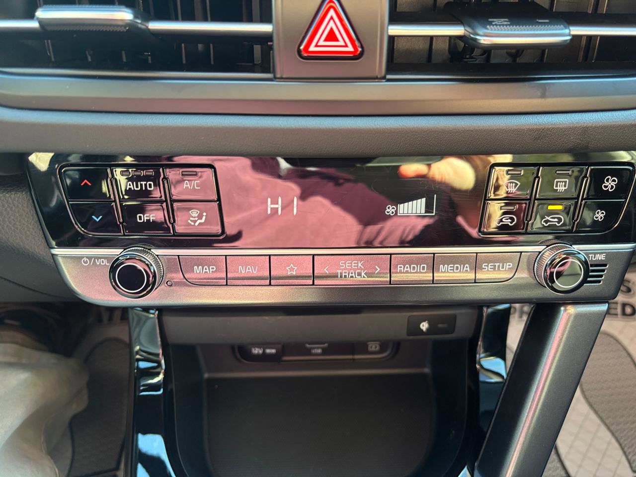 Used 2024 Kia Seltos SX w/ SX Sunroof Package image 22