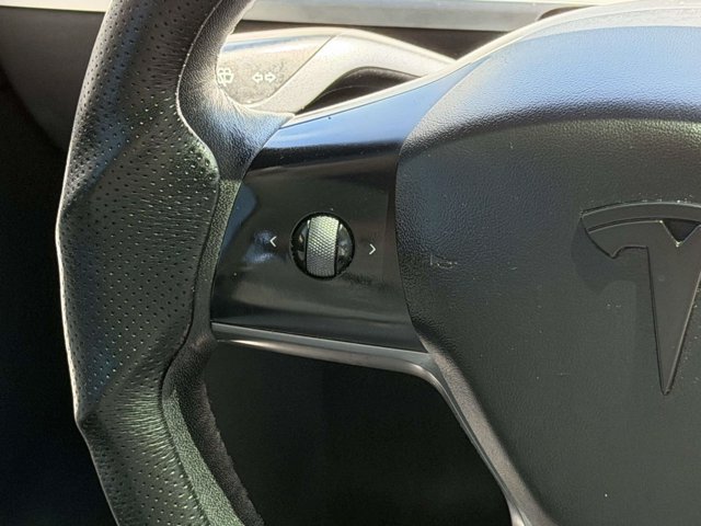 Used 2021 Tesla Model Y Long Range AWD/4WD image 23