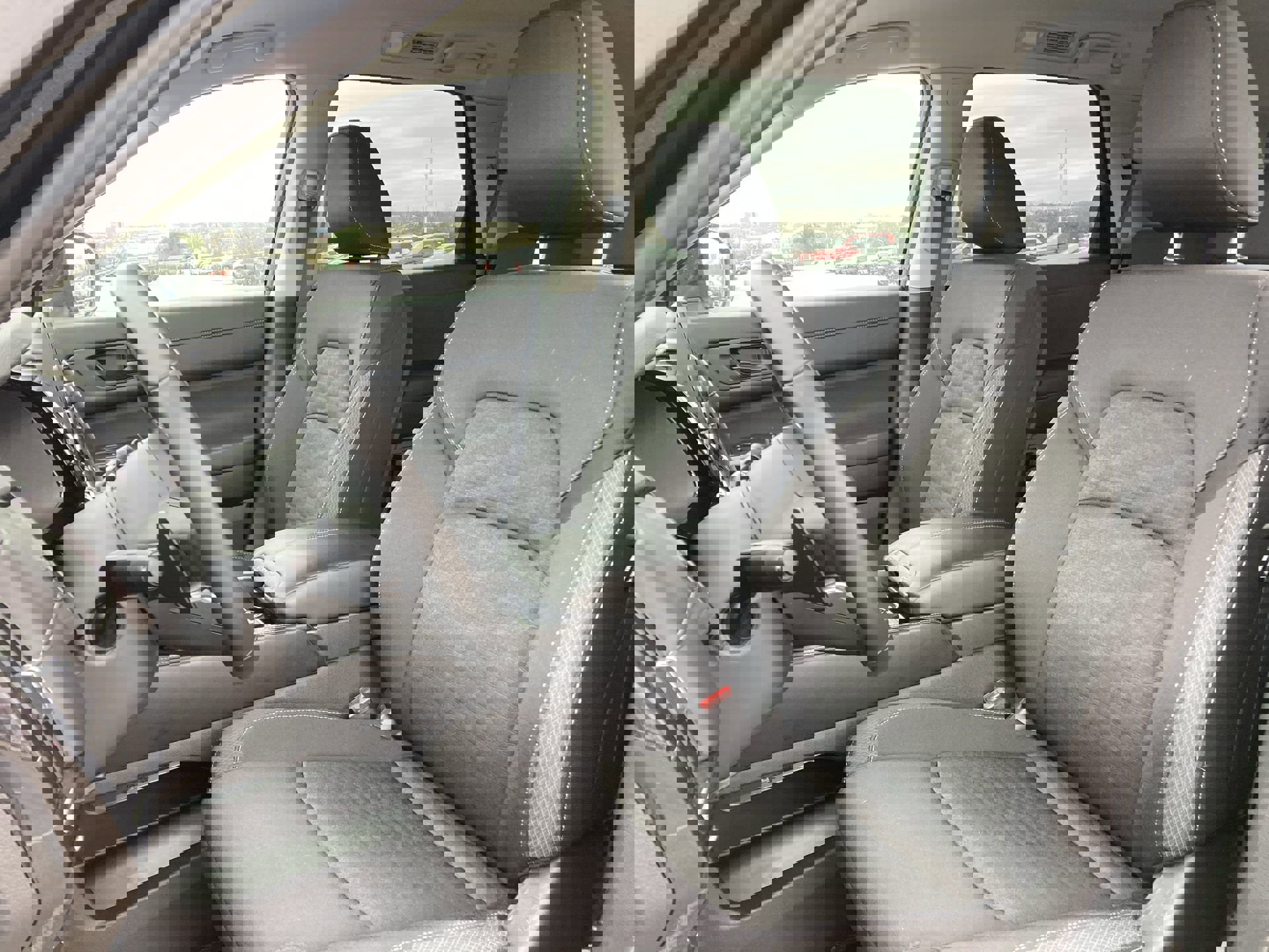 Used 2025 Nissan Pathfinder SV image 13